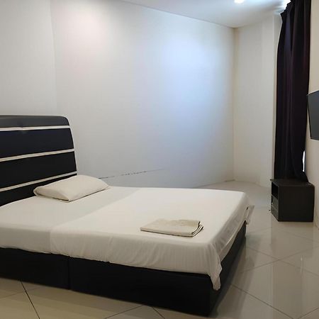 Oyo 90995 Hotel Nk Impian Seri Iskandar Exterior foto