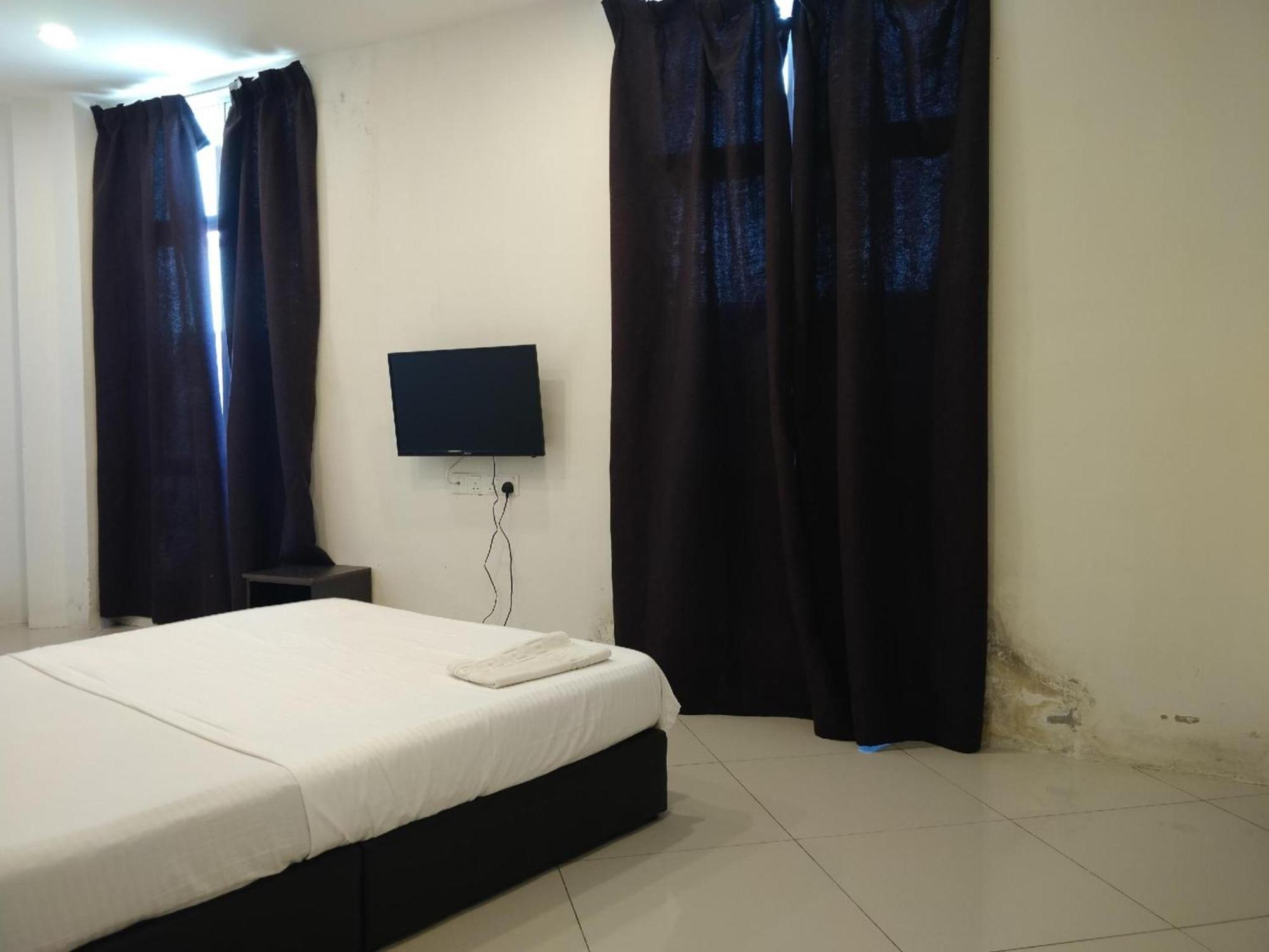 Oyo 90995 Hotel Nk Impian Seri Iskandar Exterior foto