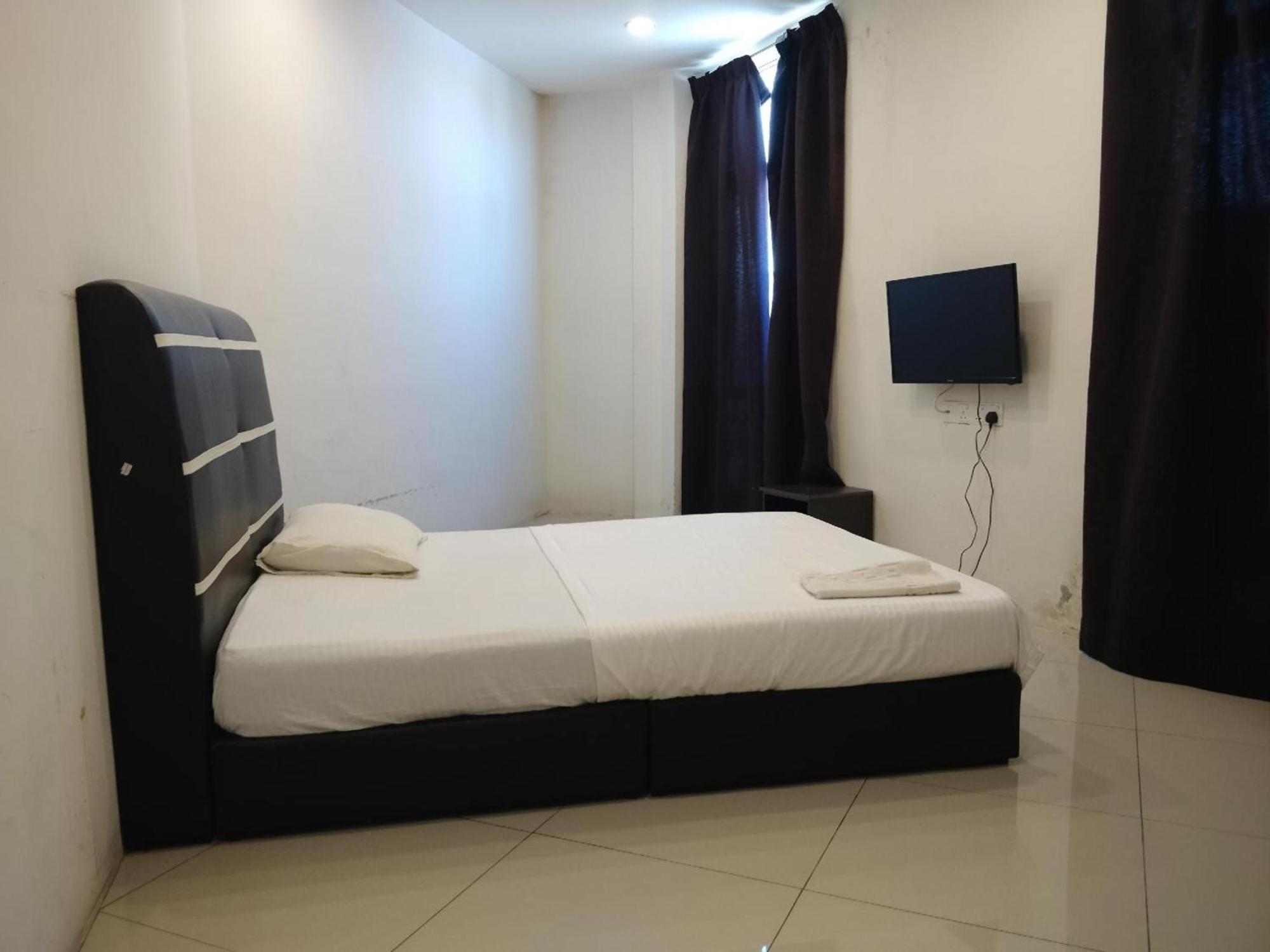 Oyo 90995 Hotel Nk Impian Seri Iskandar Exterior foto