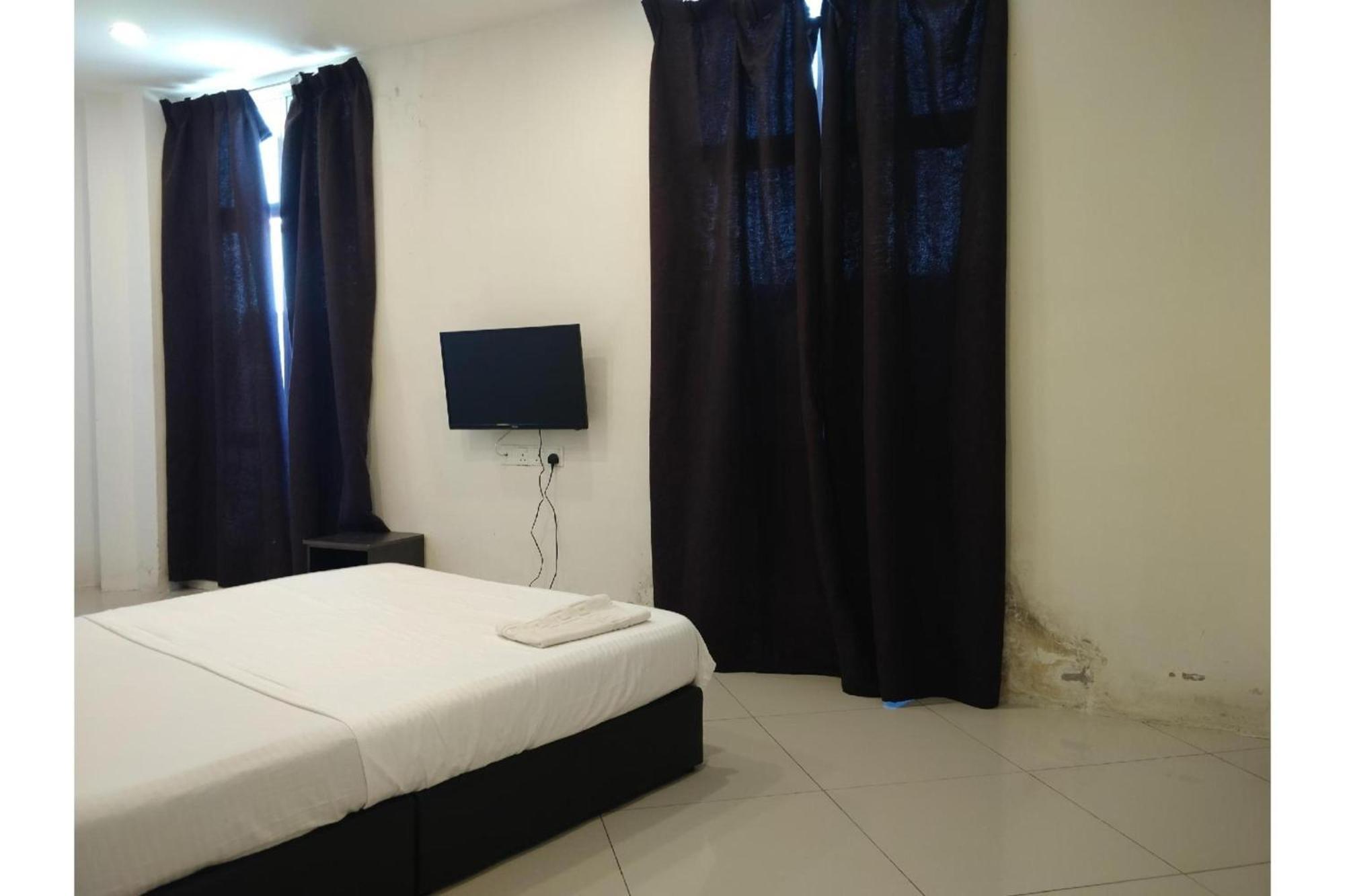 Oyo 90995 Hotel Nk Impian Seri Iskandar Exterior foto