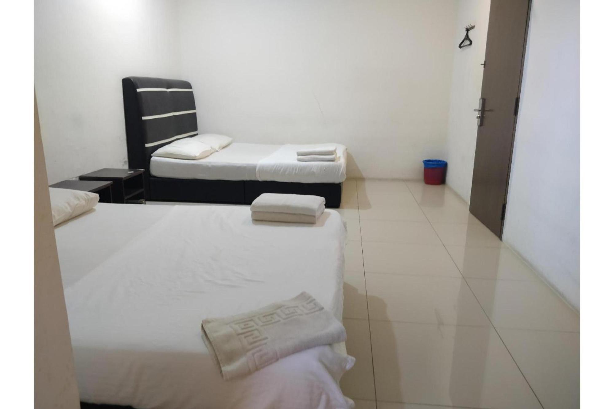 Oyo 90995 Hotel Nk Impian Seri Iskandar Exterior foto