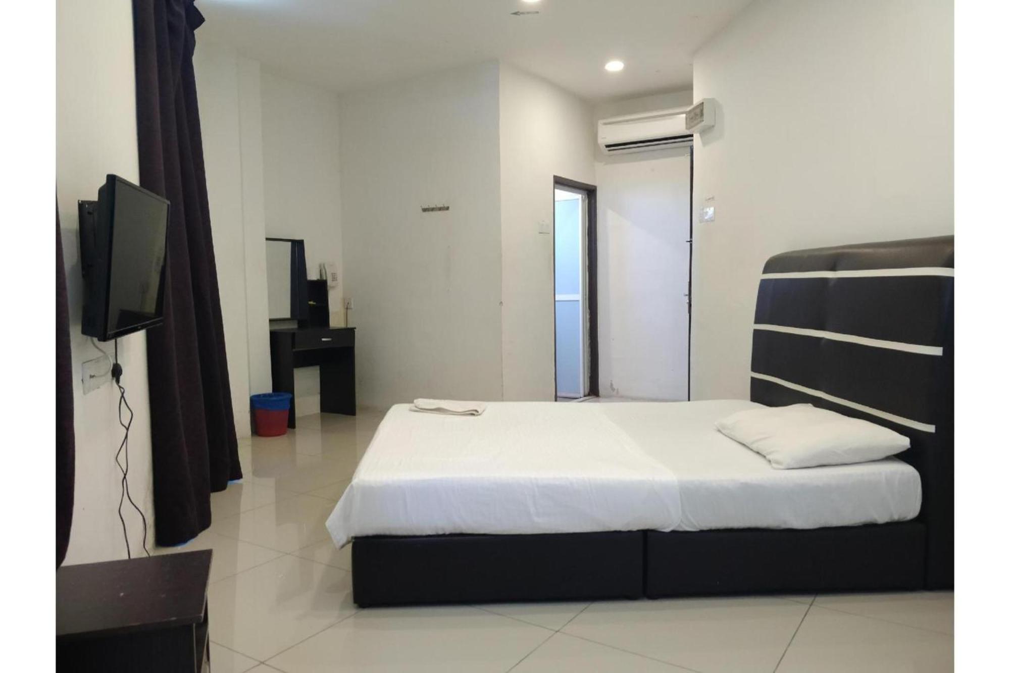 Oyo 90995 Hotel Nk Impian Seri Iskandar Exterior foto