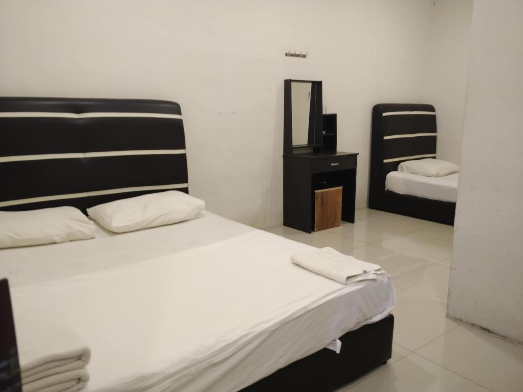 Oyo 90995 Hotel Nk Impian Seri Iskandar Exterior foto