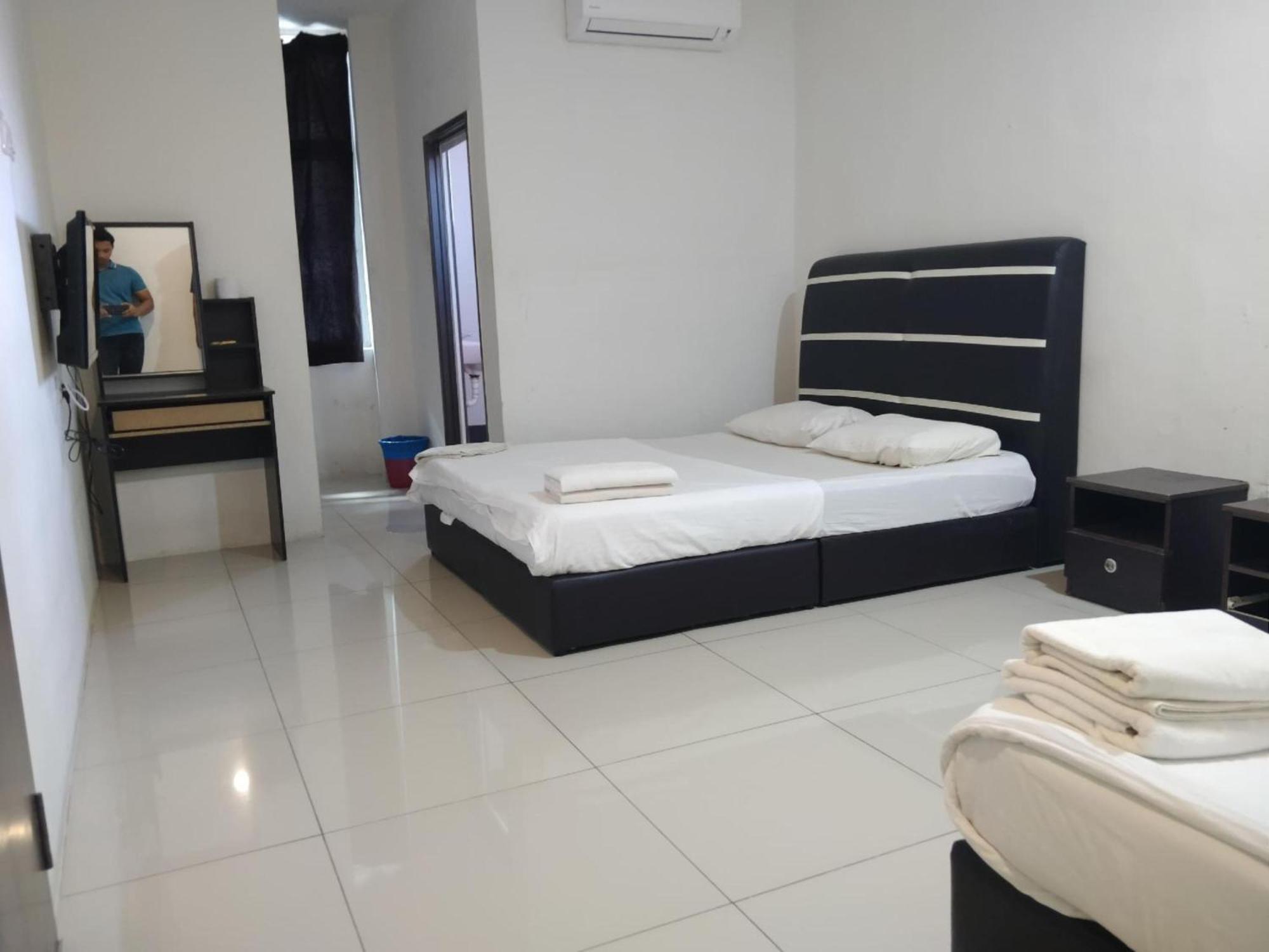 Oyo 90995 Hotel Nk Impian Seri Iskandar Exterior foto